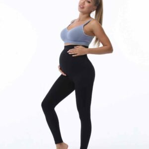 قميص رياضي مع حمالة صدر مدمجة