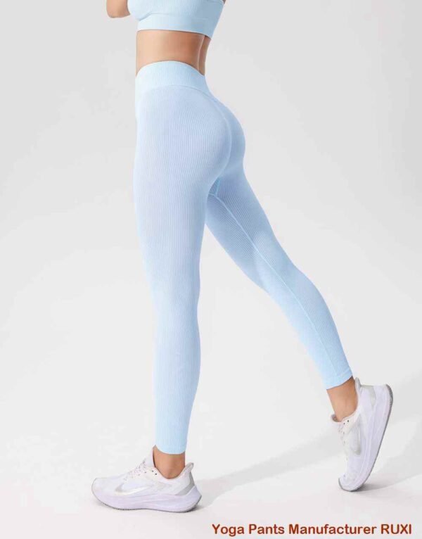 بدلات رجالية مصممة بقصّة Slim Fit
