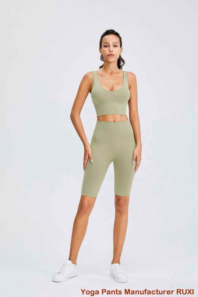 تنورة جولف سوداء مع جيوب RUXI